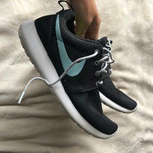 Nike Women's Roshe size 7